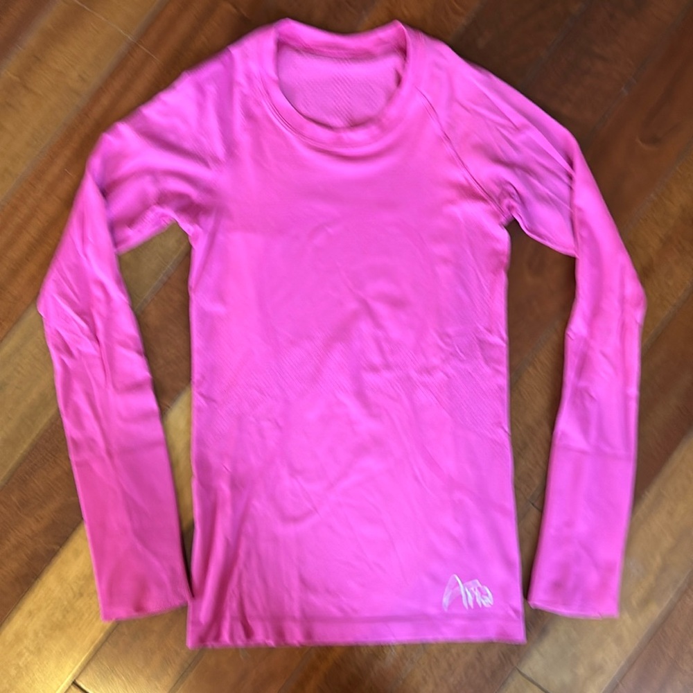 Lululemon + Aria Hotel Las Vegas Swiftly Tech long sleeve size 4 tee